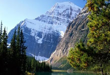 高压电线为什么都是三根线？